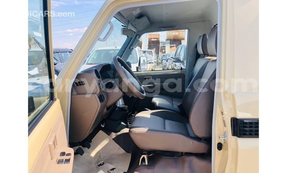 Nunua Imported Toyota Land Cruiser Beige Gari ndani ya Import - Dubai nchini Malawi Nunua Imported Toyota Land Cruiser Beige Gari ndani ya Import - Dubai nchini Malawi