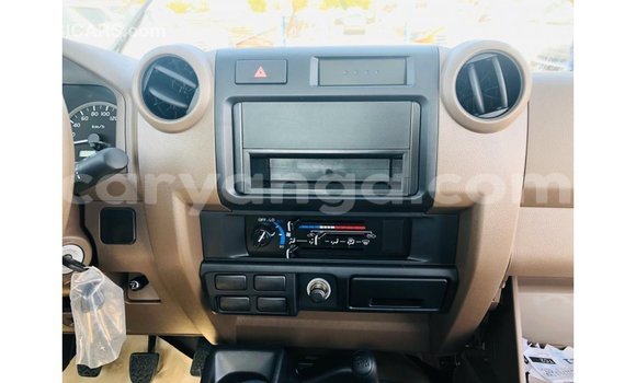 Nunua Imported Toyota Land Cruiser Beige Gari ndani ya Import - Dubai nchini Malawi Nunua Imported Toyota Land Cruiser Beige Gari ndani ya Import - Dubai nchini Malawi