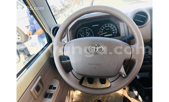 Nunua Imported Toyota Land Cruiser Beige Gari ndani ya Import - Dubai nchini Malawi Nunua Imported Toyota Land Cruiser Beige Gari ndani ya Import - Dubai nchini Malawi