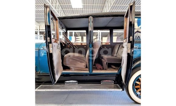 Nunua Imported Buick Electra Blue Gari ndani ya Import - Dubai nchini Malawi Nunua Imported Buick Electra Blue Gari ndani ya Import - Dubai nchini Malawi