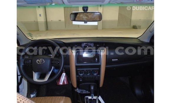 Nunua Imported Toyota Fortuner White Gari ndani ya Import - Dubai nchini Malawi Nunua Imported Toyota Fortuner White Gari ndani ya Import - Dubai nchini Malawi