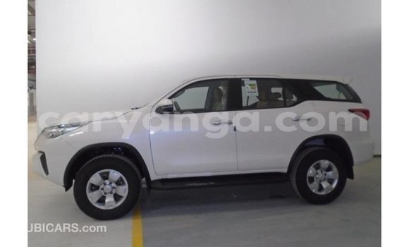 Nunua Imported Toyota Fortuner White Gari ndani ya Import - Dubai nchini Malawi Nunua Imported Toyota Fortuner White Gari ndani ya Import - Dubai nchini Malawi