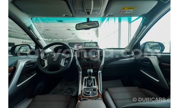 Acheter Import Voiture Mitsubishi Montero Noir à Import - Dubai, Malawi Acheter Import Voiture Mitsubishi Montero Noir à Import - Dubai, Malawi