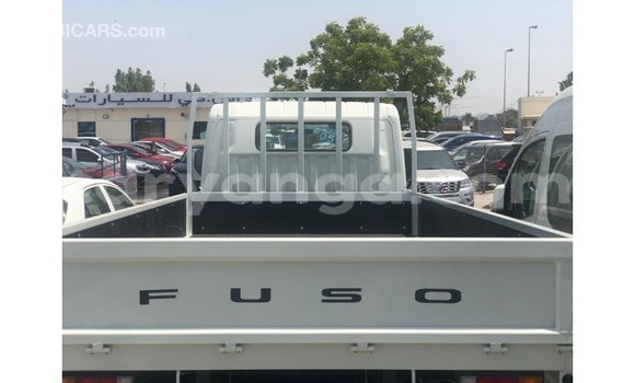 Nunua Imported Mitsubishi Canter White Gari ndani ya Import - Dubai nchini Malawi Nunua Imported Mitsubishi Canter White Gari ndani ya Import - Dubai nchini Malawi