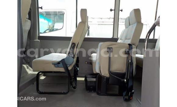 Acheter Import Voiture Toyota Coaster Blanc à Import - Dubai, Malawi Acheter Import Voiture Toyota Coaster Blanc à Import - Dubai, Malawi