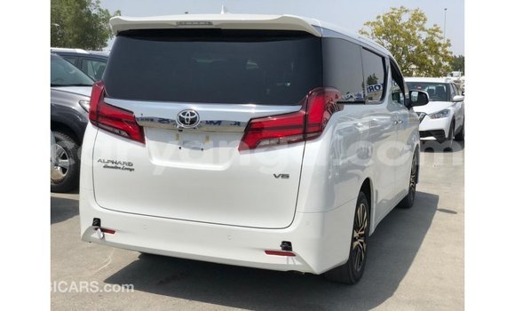 Acheter Import Voiture Toyota Alphard Blanc à Import - Dubai, Malawi Acheter Import Voiture Toyota Alphard Blanc à Import - Dubai, Malawi