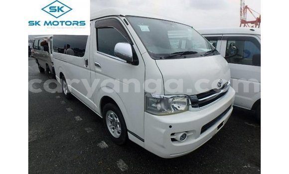 Nunua Imported Toyota Regius White Gari ndani ya Import - Dubai nchini Malawi Nunua Imported Toyota Regius White Gari ndani ya Import - Dubai nchini Malawi