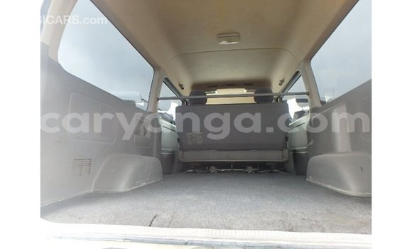 Nunua Imported Toyota Regius White Gari ndani ya Import - Dubai nchini Malawi Nunua Imported Toyota Regius White Gari ndani ya Import - Dubai nchini Malawi