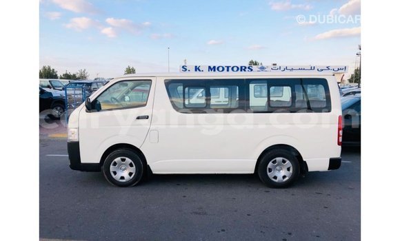 Nunua Imported Toyota Hiace White Gari ndani ya Import - Dubai nchini Malawi Nunua Imported Toyota Hiace White Gari ndani ya Import - Dubai nchini Malawi