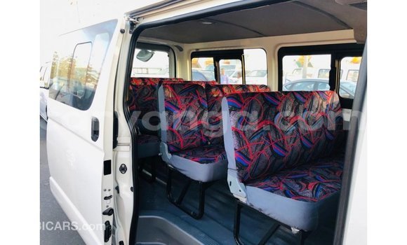 Nunua Imported Toyota Hiace White Gari ndani ya Import - Dubai nchini Malawi Nunua Imported Toyota Hiace White Gari ndani ya Import - Dubai nchini Malawi