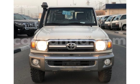 Acheter Import Voiture Toyota Land Cruiser Blanc à Import - Dubai, Malawi Acheter Import Voiture Toyota Land Cruiser Blanc à Import - Dubai, Malawi