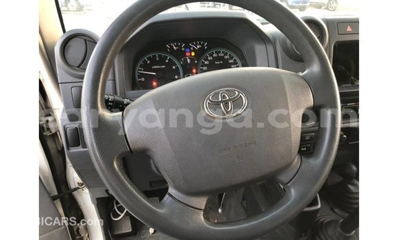 Acheter Import Voiture Toyota Land Cruiser Blanc à Import - Dubai, Malawi Acheter Import Voiture Toyota Land Cruiser Blanc à Import - Dubai, Malawi