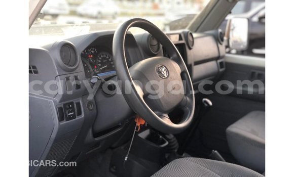 Acheter Import Voiture Toyota Land Cruiser Blanc à Import - Dubai, Malawi Acheter Import Voiture Toyota Land Cruiser Blanc à Import - Dubai, Malawi