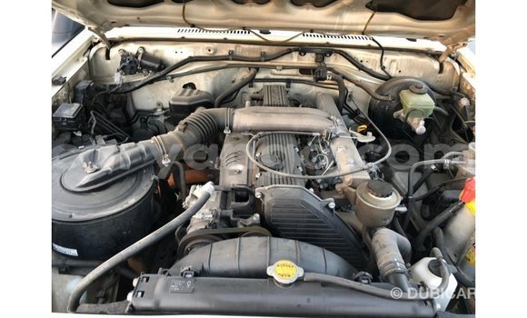 Acheter Import Voiture Toyota Land Cruiser Blanc à Import - Dubai, Malawi Acheter Import Voiture Toyota Land Cruiser Blanc à Import - Dubai, Malawi