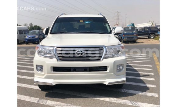 Nunua Imported Toyota Land Cruiser White Gari ndani ya Import - Dubai nchini Malawi Nunua Imported Toyota Land Cruiser White Gari ndani ya Import - Dubai nchini Malawi