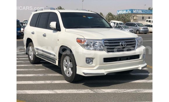 Nunua Imported Toyota Land Cruiser White Gari ndani ya Import - Dubai nchini Malawi Nunua Imported Toyota Land Cruiser White Gari ndani ya Import - Dubai nchini Malawi