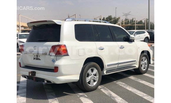 Nunua Imported Toyota Land Cruiser White Gari ndani ya Import - Dubai nchini Malawi Nunua Imported Toyota Land Cruiser White Gari ndani ya Import - Dubai nchini Malawi