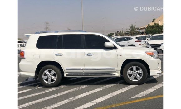Nunua Imported Toyota Land Cruiser White Gari ndani ya Import - Dubai nchini Malawi Nunua Imported Toyota Land Cruiser White Gari ndani ya Import - Dubai nchini Malawi