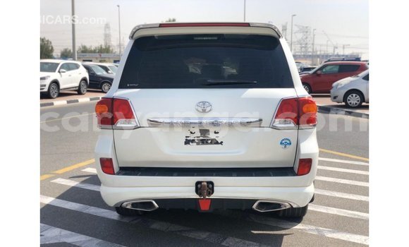 Nunua Imported Toyota Land Cruiser White Gari ndani ya Import - Dubai nchini Malawi Nunua Imported Toyota Land Cruiser White Gari ndani ya Import - Dubai nchini Malawi