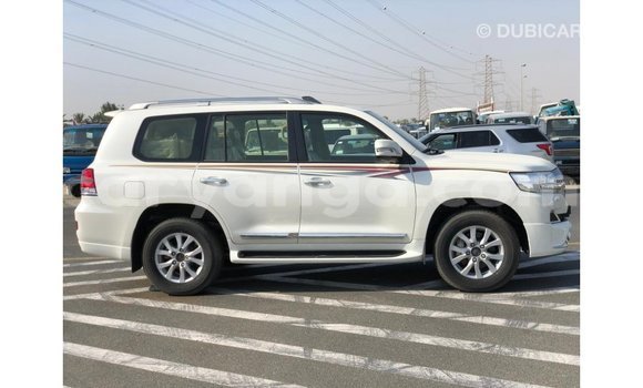 Nunua Imported Toyota Land Cruiser White Gari ndani ya Import - Dubai nchini Malawi Nunua Imported Toyota Land Cruiser White Gari ndani ya Import - Dubai nchini Malawi