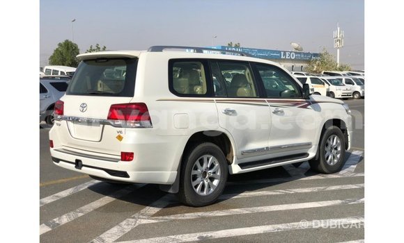 Nunua Imported Toyota Land Cruiser White Gari ndani ya Import - Dubai nchini Malawi Nunua Imported Toyota Land Cruiser White Gari ndani ya Import - Dubai nchini Malawi
