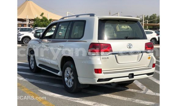 Nunua Imported Toyota Land Cruiser White Gari ndani ya Import - Dubai nchini Malawi Nunua Imported Toyota Land Cruiser White Gari ndani ya Import - Dubai nchini Malawi