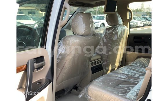 Nunua Imported Toyota Land Cruiser White Gari ndani ya Import - Dubai nchini Malawi Nunua Imported Toyota Land Cruiser White Gari ndani ya Import - Dubai nchini Malawi