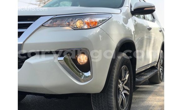 Acheter Import Voiture Toyota Fortuner Blanc à Import - Dubai, Malawi Acheter Import Voiture Toyota Fortuner Blanc à Import - Dubai, Malawi