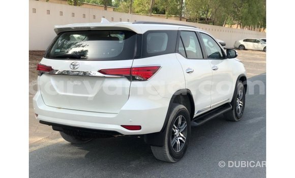 Acheter Import Voiture Toyota Fortuner Blanc à Import - Dubai, Malawi Acheter Import Voiture Toyota Fortuner Blanc à Import - Dubai, Malawi