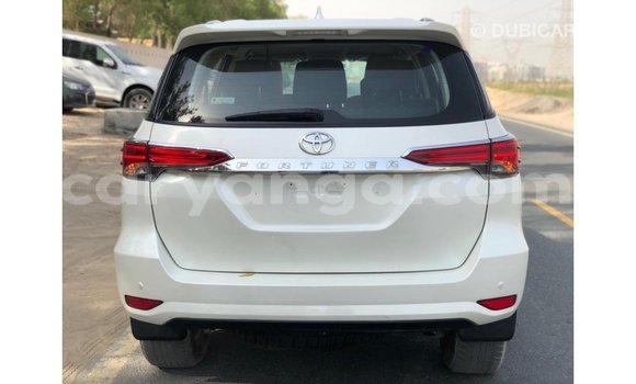 Acheter Import Voiture Toyota Fortuner Blanc à Import - Dubai, Malawi Acheter Import Voiture Toyota Fortuner Blanc à Import - Dubai, Malawi