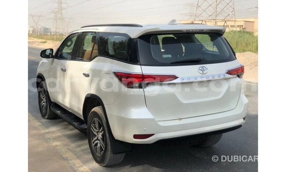 Acheter Import Voiture Toyota Fortuner Blanc à Import - Dubai, Malawi Acheter Import Voiture Toyota Fortuner Blanc à Import - Dubai, Malawi