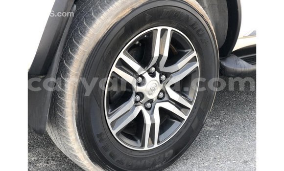 Acheter Import Voiture Toyota Fortuner Blanc à Import - Dubai, Malawi Acheter Import Voiture Toyota Fortuner Blanc à Import - Dubai, Malawi