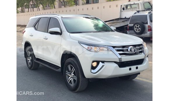 Nunua Imported Toyota Fortuner White Gari ndani ya Import - Dubai nchini Malawi Nunua Imported Toyota Fortuner White Gari ndani ya Import - Dubai nchini Malawi