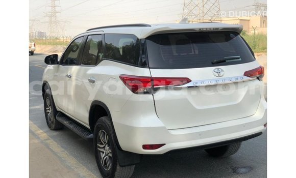 Nunua Imported Toyota Fortuner White Gari ndani ya Import - Dubai nchini Malawi Nunua Imported Toyota Fortuner White Gari ndani ya Import - Dubai nchini Malawi