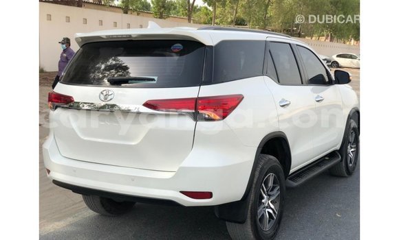 Nunua Imported Toyota Fortuner White Gari ndani ya Import - Dubai nchini Malawi Nunua Imported Toyota Fortuner White Gari ndani ya Import - Dubai nchini Malawi