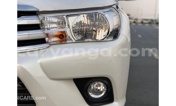 Nunua Imported Toyota Hilux White Gari ndani ya Import - Dubai nchini Malawi Nunua Imported Toyota Hilux White Gari ndani ya Import - Dubai nchini Malawi
