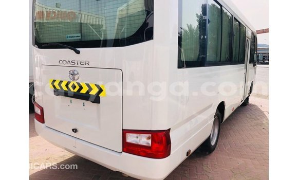 Acheter Import Voiture Toyota Coaster Blanc à Import - Dubai, Malawi Acheter Import Voiture Toyota Coaster Blanc à Import - Dubai, Malawi