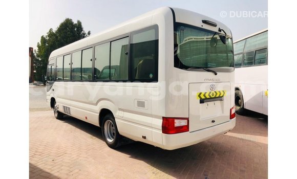 Acheter Import Voiture Toyota Coaster Blanc à Import - Dubai, Malawi Acheter Import Voiture Toyota Coaster Blanc à Import - Dubai, Malawi