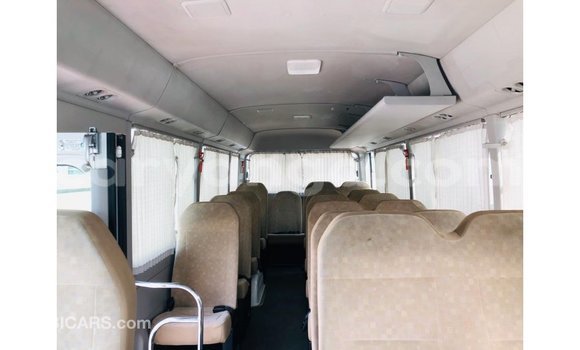 Acheter Import Voiture Toyota Coaster Blanc à Import - Dubai, Malawi Acheter Import Voiture Toyota Coaster Blanc à Import - Dubai, Malawi