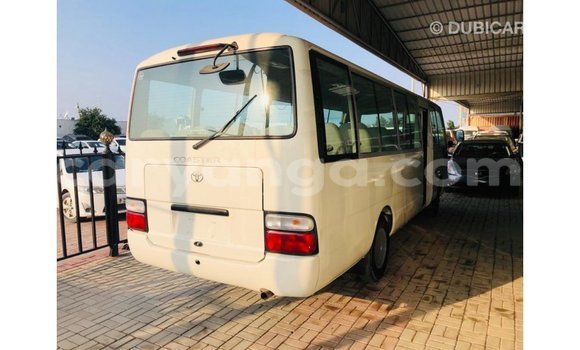 Acheter Import Voiture Toyota Coaster Blanc à Import - Dubai, Malawi Acheter Import Voiture Toyota Coaster Blanc à Import - Dubai, Malawi