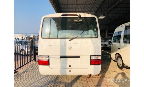 Acheter Import Voiture Toyota Coaster Blanc à Import - Dubai, Malawi Acheter Import Voiture Toyota Coaster Blanc à Import - Dubai, Malawi