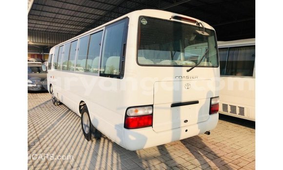 Acheter Import Voiture Toyota Coaster Blanc à Import - Dubai, Malawi Acheter Import Voiture Toyota Coaster Blanc à Import - Dubai, Malawi