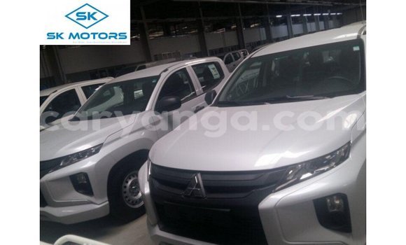 Buy Import Mitsubishi L200 White Car in Import - Dubai in Malawi