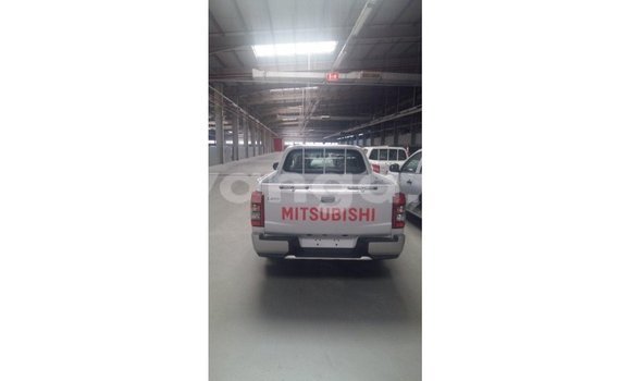 Nunua Imported Mitsubishi L200 White Gari ndani ya Import - Dubai nchini Malawi Nunua Imported Mitsubishi L200 White Gari ndani ya Import - Dubai nchini Malawi