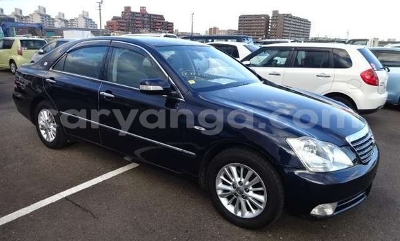 Buy Import Toyota Crown Black Car in Blantyre in Malawi
