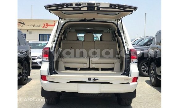 Buy Import Toyota Land Cruiser White Car in Import - Dubai in Malawi Buy Import Toyota Land Cruiser White Car in Import - Dubai in Malawi