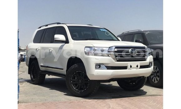 Acheter Import Voiture Toyota Land Cruiser Blanc à Import - Dubai, Malawi Acheter Import Voiture Toyota Land Cruiser Blanc à Import - Dubai, Malawi