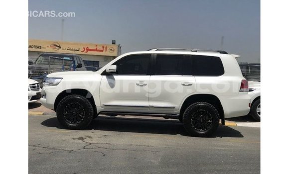 Acheter Import Voiture Toyota Land Cruiser Blanc à Import - Dubai, Malawi Acheter Import Voiture Toyota Land Cruiser Blanc à Import - Dubai, Malawi