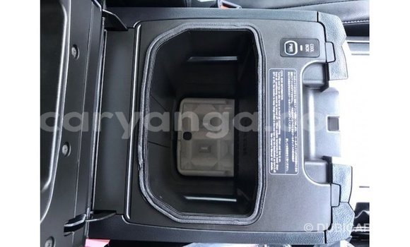 Acheter Import Voiture Toyota Land Cruiser Blanc à Import - Dubai, Malawi Acheter Import Voiture Toyota Land Cruiser Blanc à Import - Dubai, Malawi