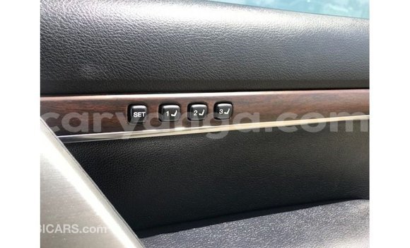 Acheter Import Voiture Toyota Land Cruiser Blanc à Import - Dubai, Malawi Acheter Import Voiture Toyota Land Cruiser Blanc à Import - Dubai, Malawi